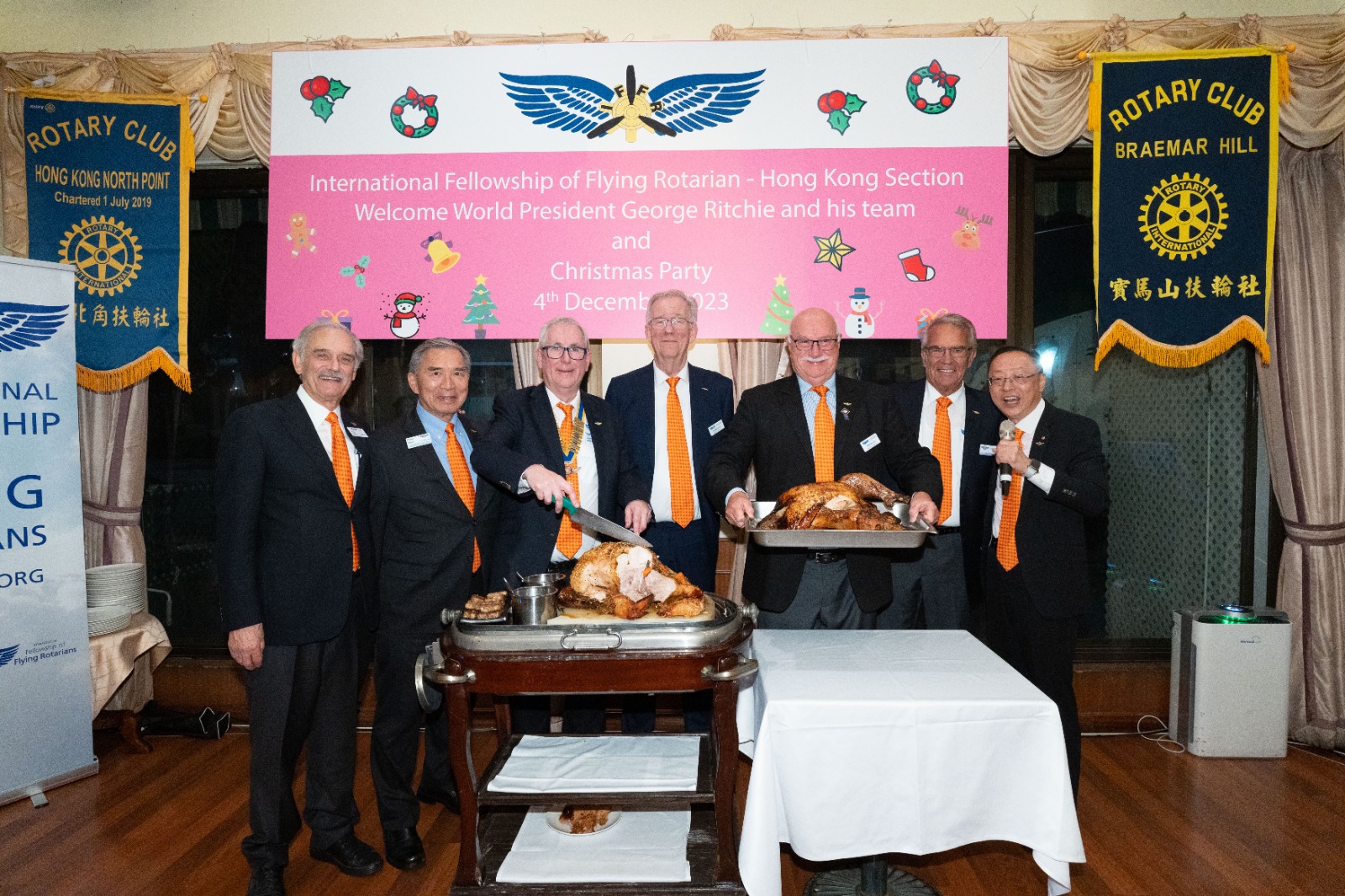 May be an image of 8 people and text that says "ROTARY CLUB HONGKGPN 角扶輪社 International Fellowship of Flying Rotarian Hong Kong Section Welcome World President George Ritchie and his team and Christmas Chr Party 4th Decemb ROTARY CLUB BRAEMAR HILL NAL HIP 實馬山扶輪社 G NS RG"